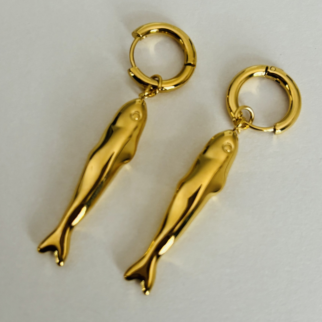Pair of gold sardine-shaped earrings